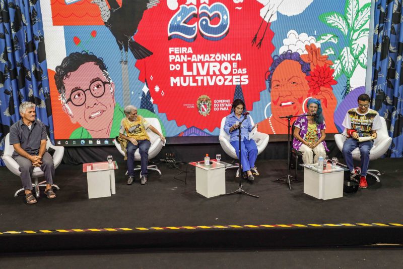Sarau na Feira _Cantando Cordel_ <div class='credito_fotos'>Foto: Pedro Guerreiro / Ag. Pará | <a href='/midias/2022/originais/15044_c8989dcb-293a-6f09-4b7f-83b287ef192f.jpg' download><i class='fa-solid fa-download'></i> Download</a></div>