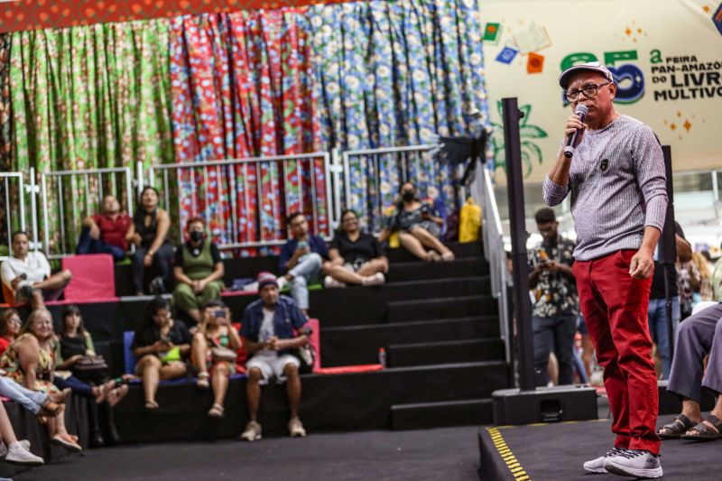 Sarau na Feira _Cantando Cordel_ <div class='credito_fotos'>Foto: Pedro Guerreiro / Ag. Pará | <a href='/midias/2022/originais/15044_e390233f-95d8-6c63-7577-01494d9bb999.jpg' download><i class='fa-solid fa-download'></i> Download</a></div>