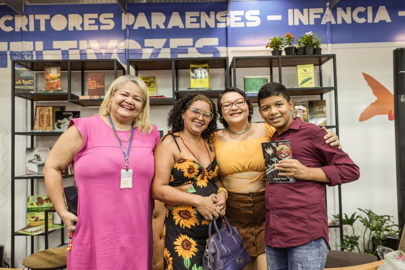 25 Feira Panamazônica do Livro e das Multivozes - Fotos Pedro Guerreiro/AGPARA <div class='credito_fotos'>Foto: Pedro Guerreiro / Ag. Pará | <a href='/midias/2022/originais/15046_3814b790-fac4-0f82-a947-dcb3a5d28068.jpg' download><i class='fa-solid fa-download'></i> Download</a></div>