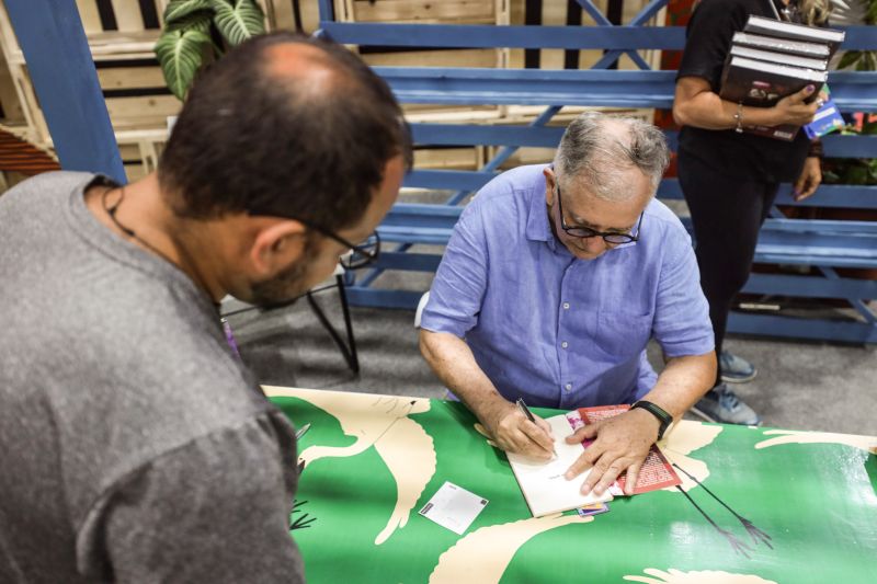 25 Feira Panamazônica do Livro e das Multivozes - Fotos Pedro Guerreiro/AGPARA <div class='credito_fotos'>Foto: Pedro Guerreiro / Ag. Pará | <a href='/midias/2022/originais/15046_b063d892-7f58-abac-aa58-6251afc8a295.jpg' download><i class='fa-solid fa-download'></i> Download</a></div>