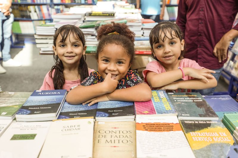 25 Feira Panamazônica do Livro e das Multivozes - Fotos Pedro Guerreiro/AGPARA <div class='credito_fotos'>Foto: Pedro Guerreiro / Ag. Pará | <a href='/midias/2022/originais/15046_d6ca83be-3a6c-faba-89a2-1fdd66d4a35f.jpg' download><i class='fa-solid fa-download'></i> Download</a></div>
