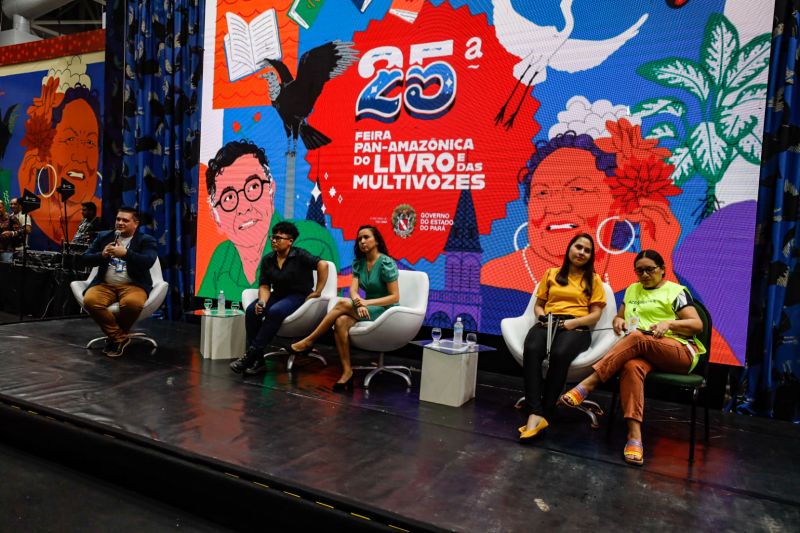 Leitura inclusiva
Mediação Felipe Linhares
feira do livro 2022 <div class='credito_fotos'>Foto: Alex Ribeiro / Ag. Pará | <a href='/midias/2022/originais/15050_31a68fff-0543-6acf-5a96-03f68994fe91.jpg' download><i class='fa-solid fa-download'></i> Download</a></div>