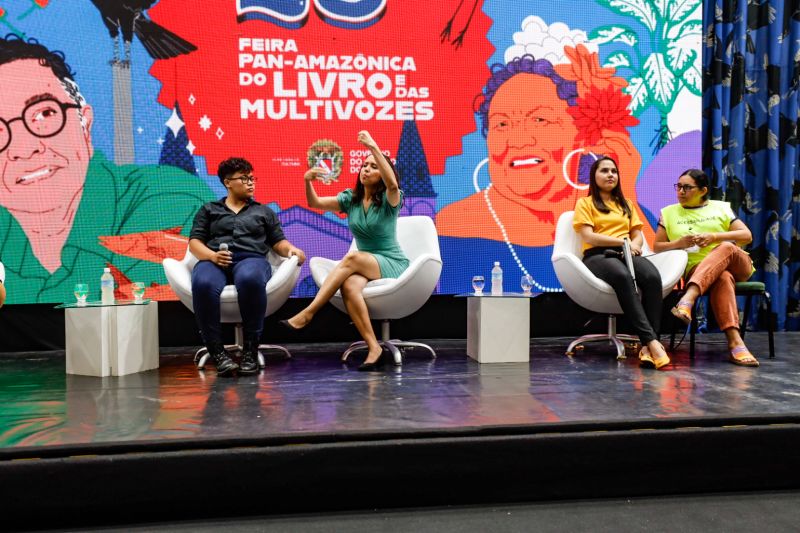 Leitura inclusiva
Mediação Felipe Linhares
feira do livro 2022 <div class='credito_fotos'>Foto: Alex Ribeiro / Ag. Pará | <a href='/midias/2022/originais/15050_be0d299e-5aea-0af6-0878-a45ee22c0124.jpg' download><i class='fa-solid fa-download'></i> Download</a></div>