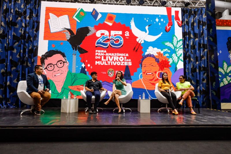 Leitura inclusiva
Mediação Felipe Linhares
feira do livro 2022 <div class='credito_fotos'>Foto: Alex Ribeiro / Ag. Pará | <a href='/midias/2022/originais/15050_d0a2a4ce-e405-414b-12ae-1ede04f09200.jpg' download><i class='fa-solid fa-download'></i> Download</a></div>