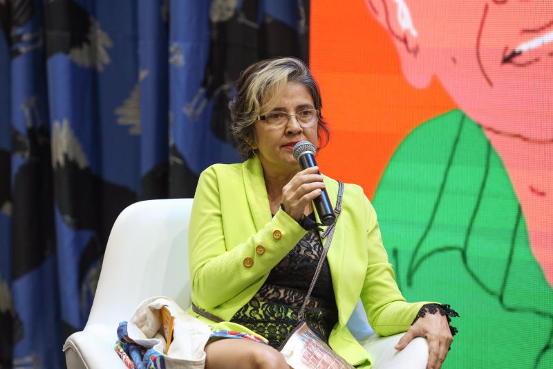 ESPAÇO MULTI VOZES - FEIRA DO LIVRO - BATE PAPO COM MILTON CUNHA E CLAUDIA PALHETA - FOTOS MARCELO SEABRA/AGPARA <div class='credito_fotos'>Foto: Marcelo Seabra / Ag. Pará | <a href='/midias/2022/originais/15060_5f6eff8e-f494-0240-499d-282daced50ea.jpg' download><i class='fa-solid fa-download'></i> Download</a></div>