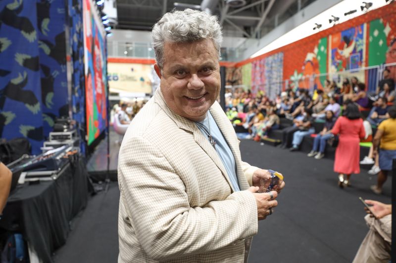 ESPAÇO MULTI VOZES - FEIRA DO LIVRO - BATE PAPO COM MILTON CUNHA E CLAUDIA PALHETA - FOTOS MARCELO SEABRA/AGPARA <div class='credito_fotos'>Foto: Marcelo Seabra / Ag. Pará | <a href='/midias/2022/originais/15060_60ae0cfd-afc0-1a2b-5c95-97c8b8b13b9c.jpg' download><i class='fa-solid fa-download'></i> Download</a></div>