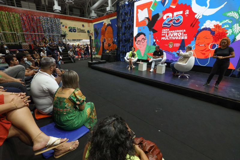 ESPAÇO MULTI VOZES - FEIRA DO LIVRO - BATE PAPO COM MILTON CUNHA E CLAUDIA PALHETA - FOTOS MARCELO SEABRA/AGPARA <div class='credito_fotos'>Foto: Marcelo Seabra / Ag. Pará | <a href='/midias/2022/originais/15060_82ef5c22-95ca-461a-aacd-4144f78dd876.jpg' download><i class='fa-solid fa-download'></i> Download</a></div>