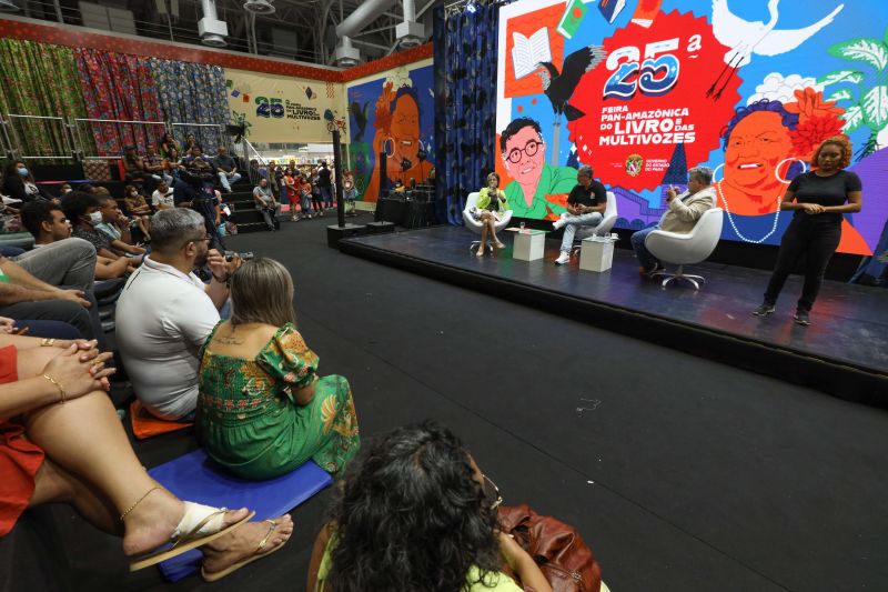 ESPAÇO MULTI VOZES - FEIRA DO LIVRO - BATE PAPO COM MILTON CUNHA E CLAUDIA PALHETA - FOTOS MARCELO SEABRA/AGPARA <div class='credito_fotos'>Foto: Marcelo Seabra / Ag. Pará | <a href='/midias/2022/originais/15060_c3cb31be-0d7d-66c4-f12e-961f69cb3b14.jpg' download><i class='fa-solid fa-download'></i> Download</a></div>