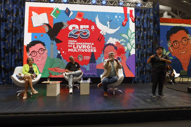 ESPAÇO MULTI VOZES - FEIRA DO LIVRO - BATE PAPO COM MILTON CUNHA E CLAUDIA PALHETA - FOTOS MARCELO SEABRA/AGPARA <div class='credito_fotos'>Foto: Marcelo Seabra / Ag. Pará | <a href='/midias/2022/originais/15060_cef0711d-d23a-cb85-d3f7-c7abba6e7afc.jpg' download><i class='fa-solid fa-download'></i> Download</a></div>