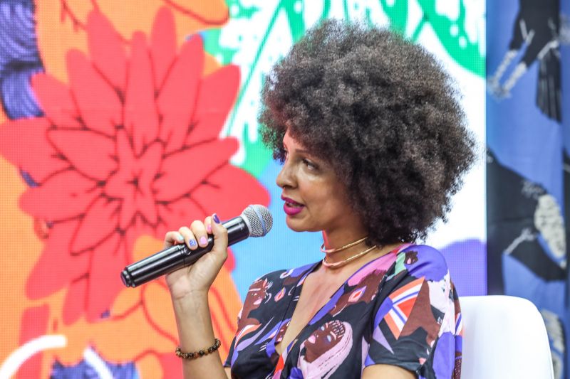 FEIRA DO LIVRO - BATE PAPO COM LENU- JADE JARES E CRIOULA - PALCO MULTI VOZES-marcelo seabra/AGPARA <div class='credito_fotos'>Foto: Marcelo Seabra / Ag. Pará | <a href='/midias/2022/originais/15072_0683de3d-4b33-cad6-f5a3-cbb953b77a0f.jpg' download><i class='fa-solid fa-download'></i> Download</a></div>