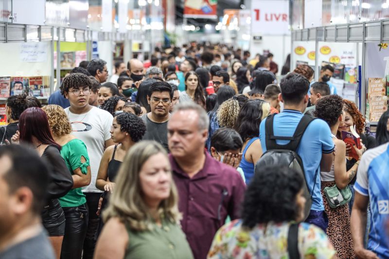 FEIRA DO LIVRO - BATE PAPO COM LENU- JADE JARES E CRIOULA - PALCO MULTI VOZES-marcelo seabra/AGPARA <div class='credito_fotos'>Foto: Marcelo Seabra / Ag. Pará | <a href='/midias/2022/originais/15072_1d38ea5e-36c4-5f17-61d6-bcc8dab1de22.jpg' download><i class='fa-solid fa-download'></i> Download</a></div>