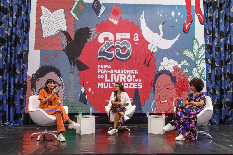 FEIRA DO LIVRO - BATE PAPO COM LENU- JADE JARES E CRIOULA - PALCO MULTI VOZES-marcelo seabra/AGPARA <div class='credito_fotos'>Foto: Marcelo Seabra / Ag. Pará | <a href='/midias/2022/originais/15072_510439a3-b9e7-85fb-fc45-f600b64cb76f.jpg' download><i class='fa-solid fa-download'></i> Download</a></div>