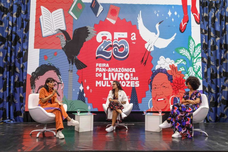 FEIRA DO LIVRO - BATE PAPO COM LENU- JADE JARES E CRIOULA - PALCO MULTI VOZES-marcelo seabra/AGPARA <div class='credito_fotos'>Foto: Marcelo Seabra / Ag. Pará | <a href='/midias/2022/originais/15072_5b027072-b5db-6442-36b7-c38afd85cee4.jpg' download><i class='fa-solid fa-download'></i> Download</a></div>