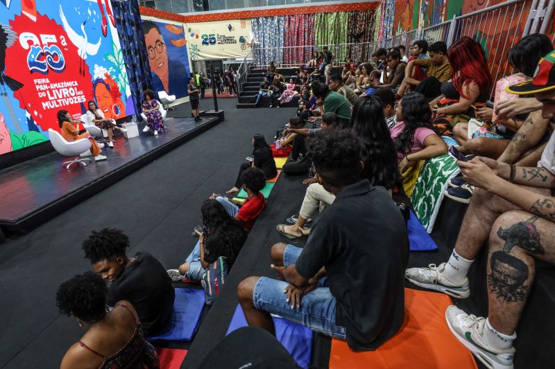 FEIRA DO LIVRO - BATE PAPO COM LENU- JADE JARES E CRIOULA - PALCO MULTI VOZES-marcelo seabra/AGPARA <div class='credito_fotos'>Foto: Marcelo Seabra / Ag. Pará | <a href='/midias/2022/originais/15072_6c73187f-243b-9407-1964-850284a1196d.jpg' download><i class='fa-solid fa-download'></i> Download</a></div>
