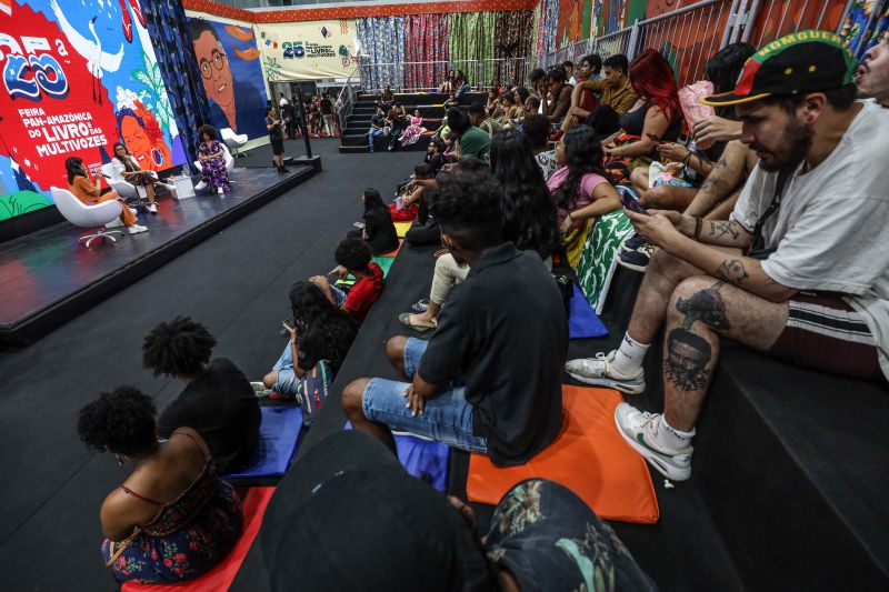 FEIRA DO LIVRO - BATE PAPO COM LENU- JADE JARES E CRIOULA - PALCO MULTI VOZES-marcelo seabra/AGPARA <div class='credito_fotos'>Foto: Marcelo Seabra / Ag. Pará | <a href='/midias/2022/originais/15072_766738a1-cd09-c2b8-e157-994419e6f997.jpg' download><i class='fa-solid fa-download'></i> Download</a></div>
