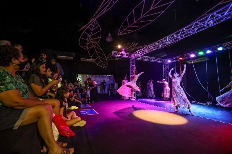 FEIRA DO LIVRO - Tropicália, um movimento entre nós - ARENA DAS ARTE - FOTOS BRUNO CECIM/AGPARA <div class='credito_fotos'>Foto: Bruno Cecim / Ag.Pará | <a href='/midias/2022/originais/15073_38ab58f2-c22f-26ee-7d2e-5bd557ee323d.jpg' download><i class='fa-solid fa-download'></i> Download</a></div>
