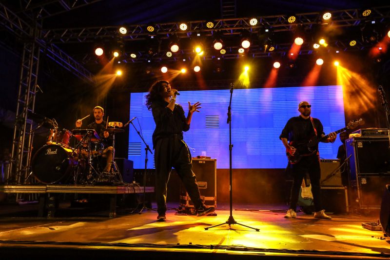 SHOW OS AMANTES - FEIRA DO LIVRO - FOTOS MARCELO SEABRA/AGPARA <div class='credito_fotos'>Foto: Marcelo Seabra / Ag. Pará   |   <a href='/midias/2022/originais/15075_155465c1-55bc-79b0-eeb7-5972e3d974e6.jpg' download><i class='fa-solid fa-download'></i> Download</a></div>