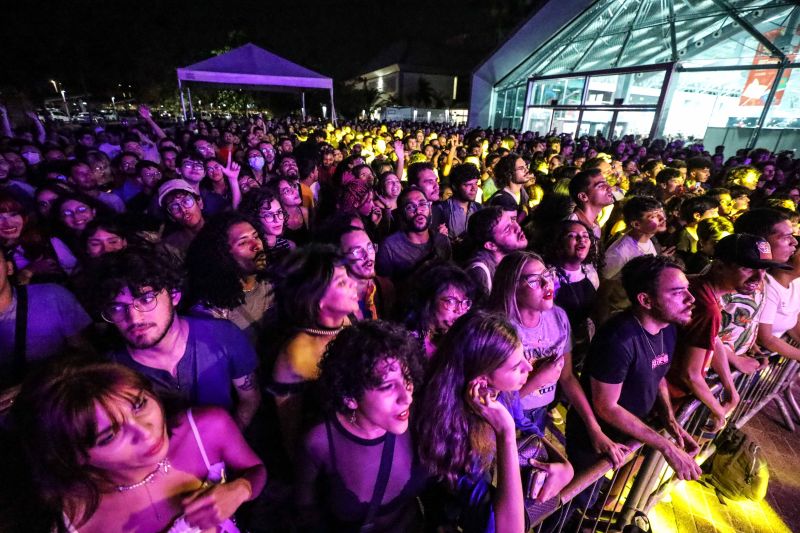 SHOW OS AMANTES - FEIRA DO LIVRO - FOTOS MARCELO SEABRA/AGPARA <div class='credito_fotos'>Foto: Marcelo Seabra / Ag. Pará   |   <a href='/midias/2022/originais/15075_4850e2cc-9994-36f0-b849-31563031cea6.jpg' download><i class='fa-solid fa-download'></i> Download</a></div>