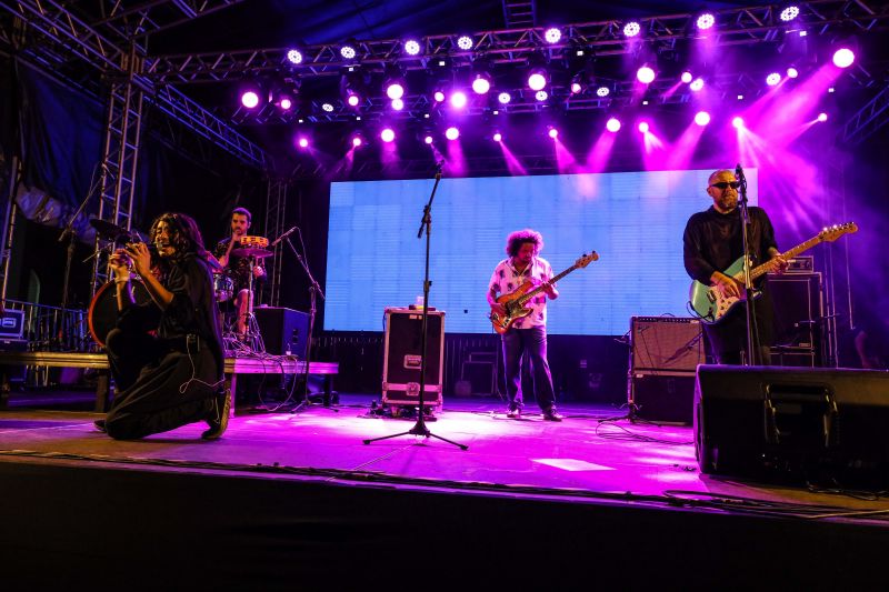 SHOW OS AMANTES - FEIRA DO LIVRO - FOTOS MARCELO SEABRA/AGPARA <div class='credito_fotos'>Foto: Marcelo Seabra / Ag. Pará   |   <a href='/midias/2022/originais/15075_f6451a3b-3ac5-8e43-8e43-f54391a310bb.jpg' download><i class='fa-solid fa-download'></i> Download</a></div>