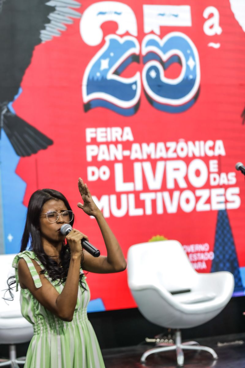 Sarau na feira SLAM DAS DANDARAS DO NORTE Fotos Pedro Guerreiro AgPará <div class='credito_fotos'>Foto: Pedro Guerreiro / Ag. Pará   |   <a href='/midias/2022/originais/15077_451793c0-91f6-e1b0-61e1-e34c0cc00826.jpg' download><i class='fa-solid fa-download'></i> Download</a></div>