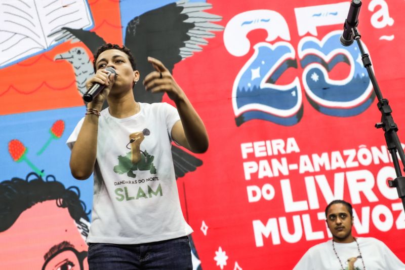 Sarau na feira SLAM DAS DANDARAS DO NORTE Fotos Pedro Guerreiro AgPará <div class='credito_fotos'>Foto: Pedro Guerreiro / Ag. Pará   |   <a href='/midias/2022/originais/15077_4f29def3-d0bc-b3f5-8d7a-6b3c151cde07.jpg' download><i class='fa-solid fa-download'></i> Download</a></div>