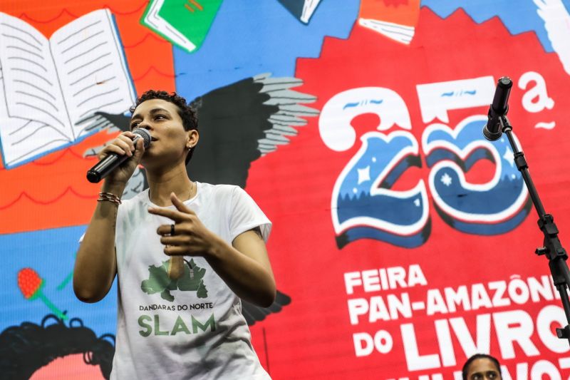 Sarau na feira SLAM DAS DANDARAS DO NORTE Fotos Pedro Guerreiro AgPará <div class='credito_fotos'>Foto: Pedro Guerreiro / Ag. Pará   |   <a href='/midias/2022/originais/15077_76d92730-fc7d-c813-27be-8b175c62457d.jpg' download><i class='fa-solid fa-download'></i> Download</a></div>