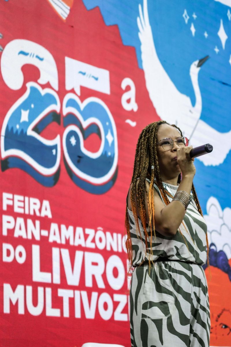 Sarau na feira SLAM DAS DANDARAS DO NORTE Fotos Pedro Guerreiro AgPará <div class='credito_fotos'>Foto: Pedro Guerreiro / Ag. Pará   |   <a href='/midias/2022/originais/15077_b3267286-0a13-ce26-b6e3-849b75abb53e.jpg' download><i class='fa-solid fa-download'></i> Download</a></div>
