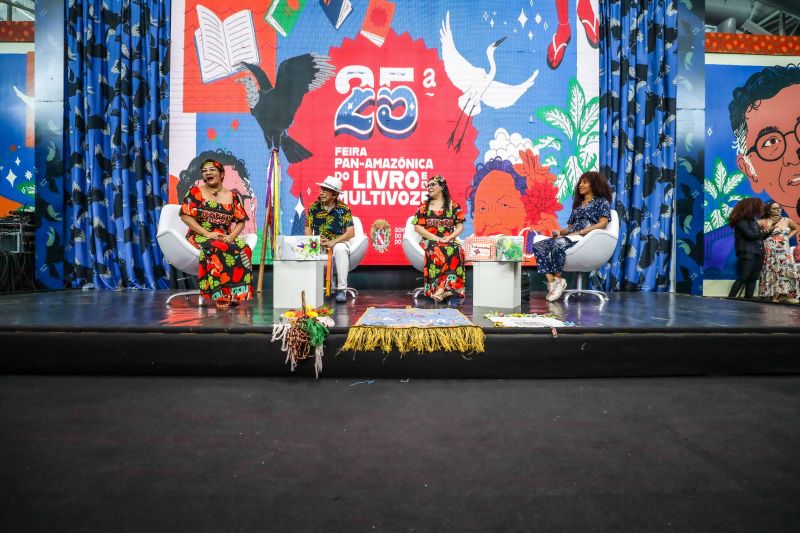 Vozes da Infância - LEIA A PALAVRA, ESCUTE A HISTÓRIA - Arena Multivozes <div class='credito_fotos'>Foto: Pedro Guerreiro / Ag. Pará | <a href='/midias/2022/originais/15078_514e20a2-8dfa-48ec-5c3f-94bf546c47a4.jpg' download><i class='fa-solid fa-download'></i> Download</a></div>