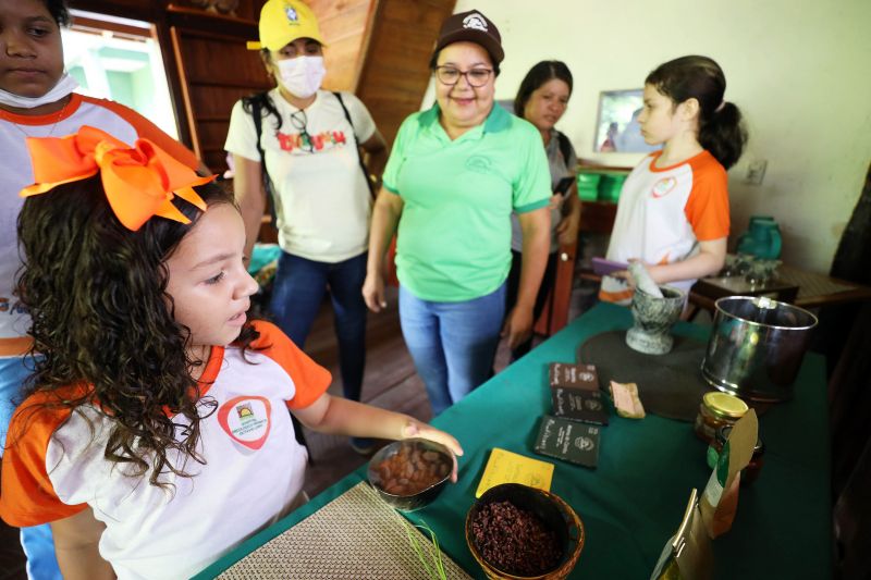 Crianças em Tratamento contra o Câncer visitam Fabrica de Chocolate no Combu - Fotos Bruno Cecim - Ag.Pará <div class='credito_fotos'>Foto: Bruno Cecim / Ag.Pará | <a href='/midias/2022/originais/15134_037cc141-2350-0e5a-40e7-119b7f197925.jpg' download><i class='fa-solid fa-download'></i> Download</a></div>