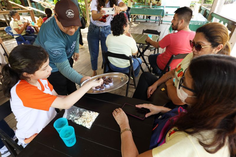 Crianças em Tratamento contra o Câncer visitam Fabrica de Chocolate no Combu - Fotos Bruno Cecim - Ag.Pará <div class='credito_fotos'>Foto: Bruno Cecim / Ag.Pará | <a href='/midias/2022/originais/15134_1135ce11-ea62-5953-c8bc-5083c236a29a.jpg' download><i class='fa-solid fa-download'></i> Download</a></div>