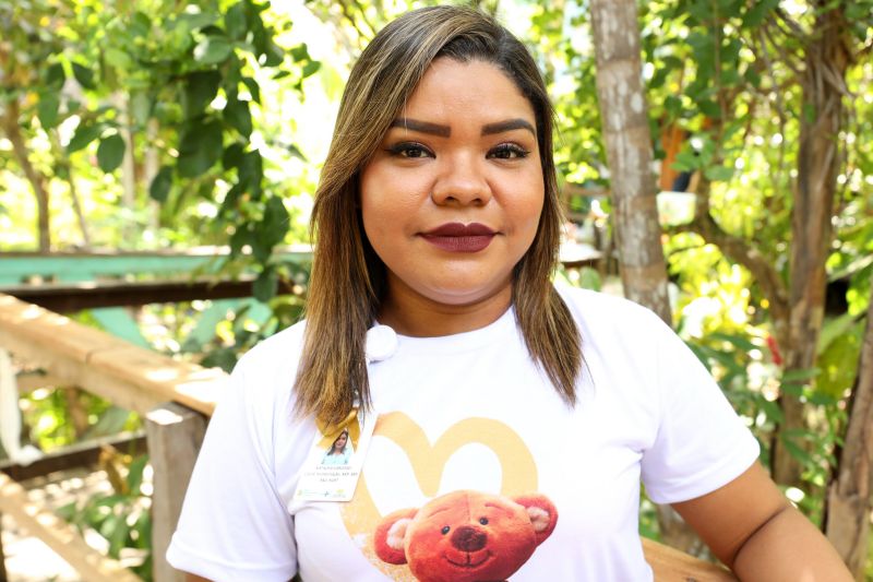 Crianças em Tratamento contra o Câncer visitam Fabrica de Chocolate no Combu - Fotos Bruno Cecim - Ag.Pará
Natasha Cardoso - professora pedagoga <div class='credito_fotos'>Foto: Bruno Cecim / Ag.Pará | <a href='/midias/2022/originais/15134_bd3b9f80-b84f-72ed-bcc5-f5ab4abf1c8c.jpg' download><i class='fa-solid fa-download'></i> Download</a></div>