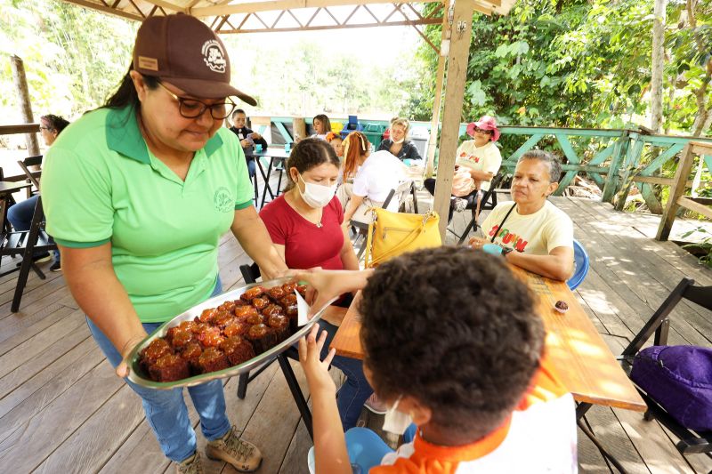 Crianças em Tratamento contra o Câncer visitam Fabrica de Chocolate no Combu - Fotos Bruno Cecim - Ag.Pará <div class='credito_fotos'>Foto: Bruno Cecim / Ag.Pará | <a href='/midias/2022/originais/15134_e83133e4-2264-76e1-c9bb-d801f304348e.jpg' download><i class='fa-solid fa-download'></i> Download</a></div>
