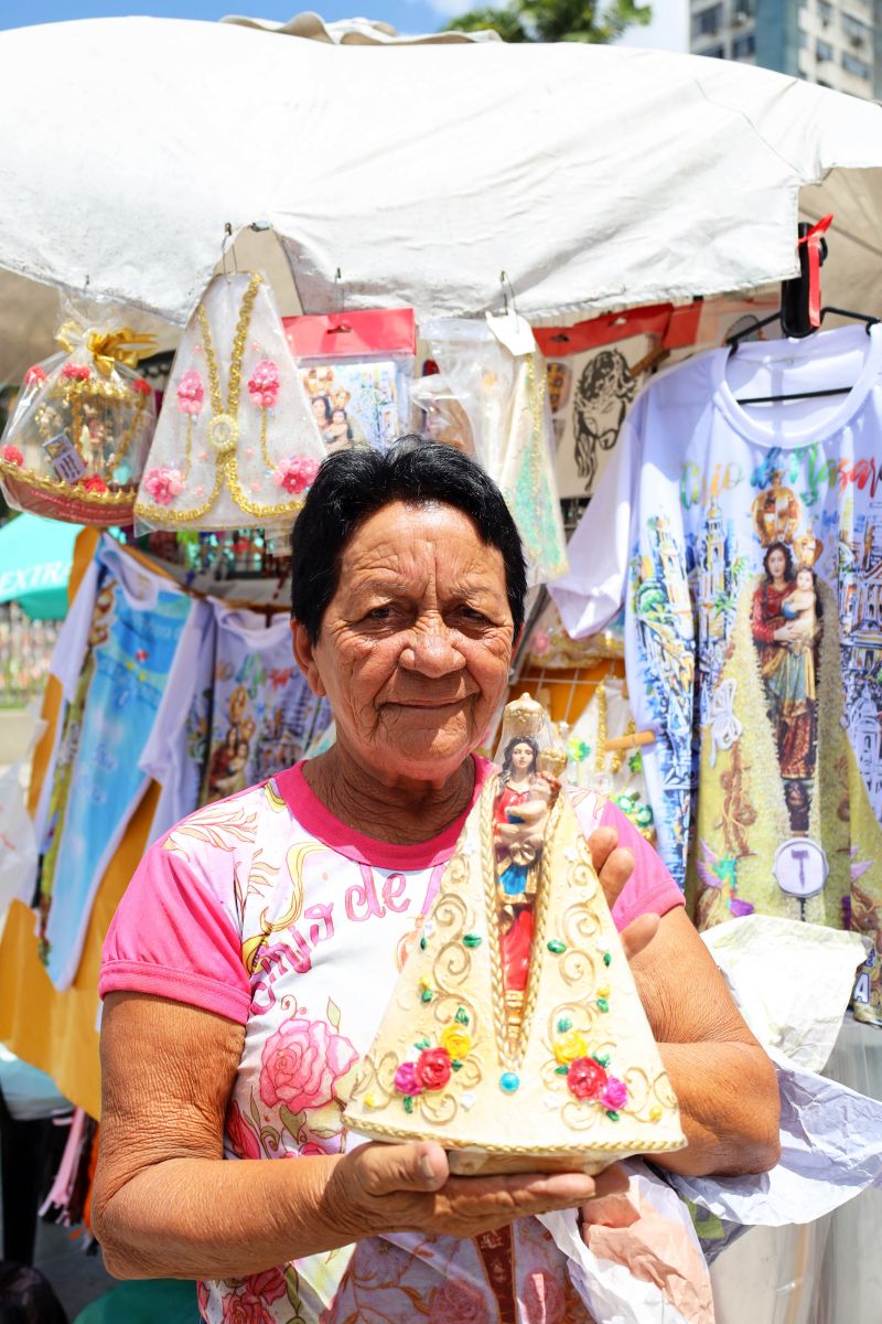Compras do Círio - Fotos Bruno Cecim <div class='credito_fotos'>Foto: Bruno Cecim / Ag.Pará | <a href='/midias/2022/originais/15187_81d03a4d-641e-8dc3-04ff-40e1f4838aec.jpg' download><i class='fa-solid fa-download'></i> Download</a></div>