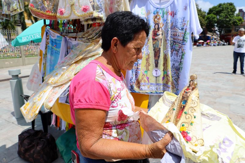 Compras do Círio - Fotos Bruno Cecim <div class='credito_fotos'>Foto: Bruno Cecim / Ag.Pará | <a href='/midias/2022/originais/15187_c073a4a3-8bff-74a4-79c1-21ebdfb25d16.jpg' download><i class='fa-solid fa-download'></i> Download</a></div>