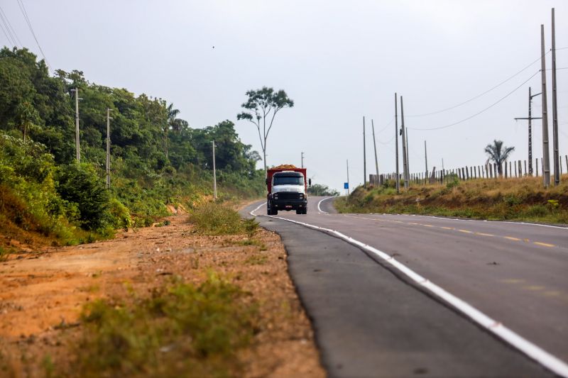 ENTREGA PA-439 ORIXIMINÁ - Rodrigo Pinheiro AgPará <div class='credito_fotos'>Foto: Rodrigo Pinheiro / Ag.Pará   |   <a href='/midias/2022/originais/15240_4d6b484b-5464-80a4-41b0-edc3a5ffdb9c.jpg' download><i class='fa-solid fa-download'></i> Download</a></div>