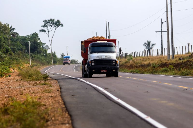 ENTREGA PA-439 ORIXIMINÁ - Rodrigo Pinheiro AgPará <div class='credito_fotos'>Foto: Rodrigo Pinheiro / Ag.Pará | <a href='/midias/2022/originais/15240_eace1064-f830-62c5-40fd-18cf50bf2891.jpg' download><i class='fa-solid fa-download'></i> Download</a></div>