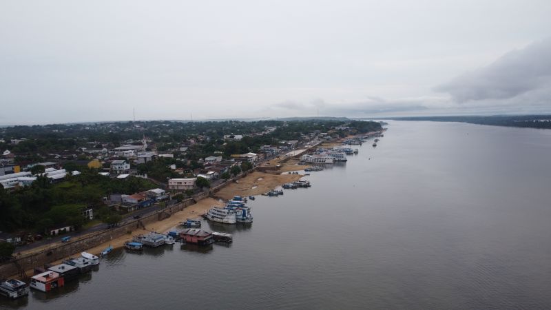 imagens de drone da PA 439 e da E E E M Pe José Nicolino de Souza em Oriximiná <div class='credito_fotos'>Foto: Augusto Miranda / Ag. Pará   |   <a href='/midias/2022/originais/15241_71f1b3d6-9c47-f32a-733c-2b0773097a85.jpg' download><i class='fa-solid fa-download'></i> Download</a></div>