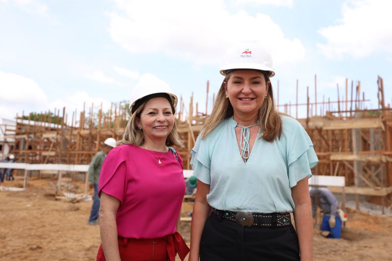 vice governadora eleita Hana Ghassan, governador Helder Barbalho, secretaria de estado de Educação, Elieth de Fátima da Silva Braga <div class='credito_fotos'>Foto: Rodrigo Pinheiro / Ag.Pará | <a href='/midias/2022/originais/15248_f4c79ad2-9a36-5a57-0d42-cd10d4d8758e.jpg' download><i class='fa-solid fa-download'></i> Download</a></div>
