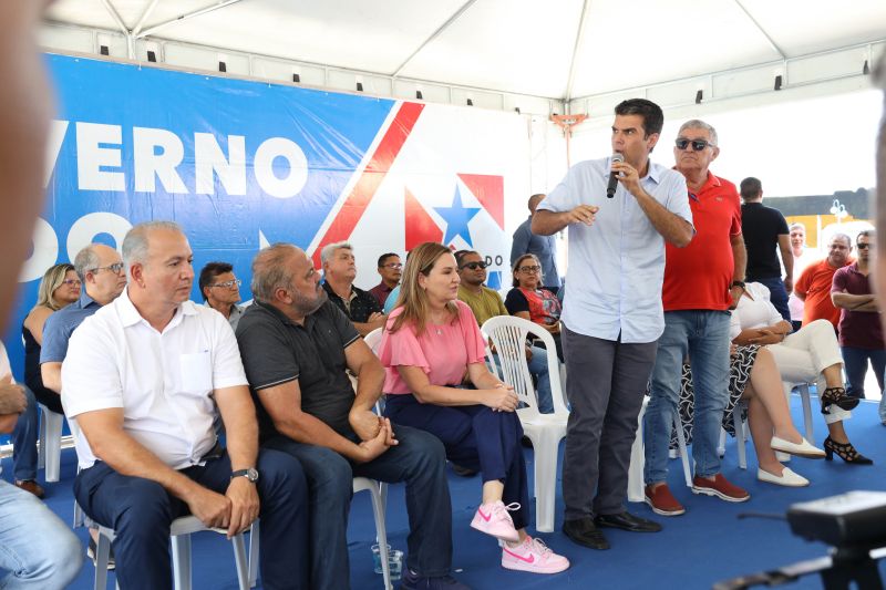 Governador Helder Barbalho entrega de títulos de terras em castanhal <div class='credito_fotos'>Foto: Marco Santos / Ag. Pará   |   <a href='/midias/2022/originais/15254_44d6e43c-460d-287d-e319-8c6e28173335.jpg' download><i class='fa-solid fa-download'></i> Download</a></div>