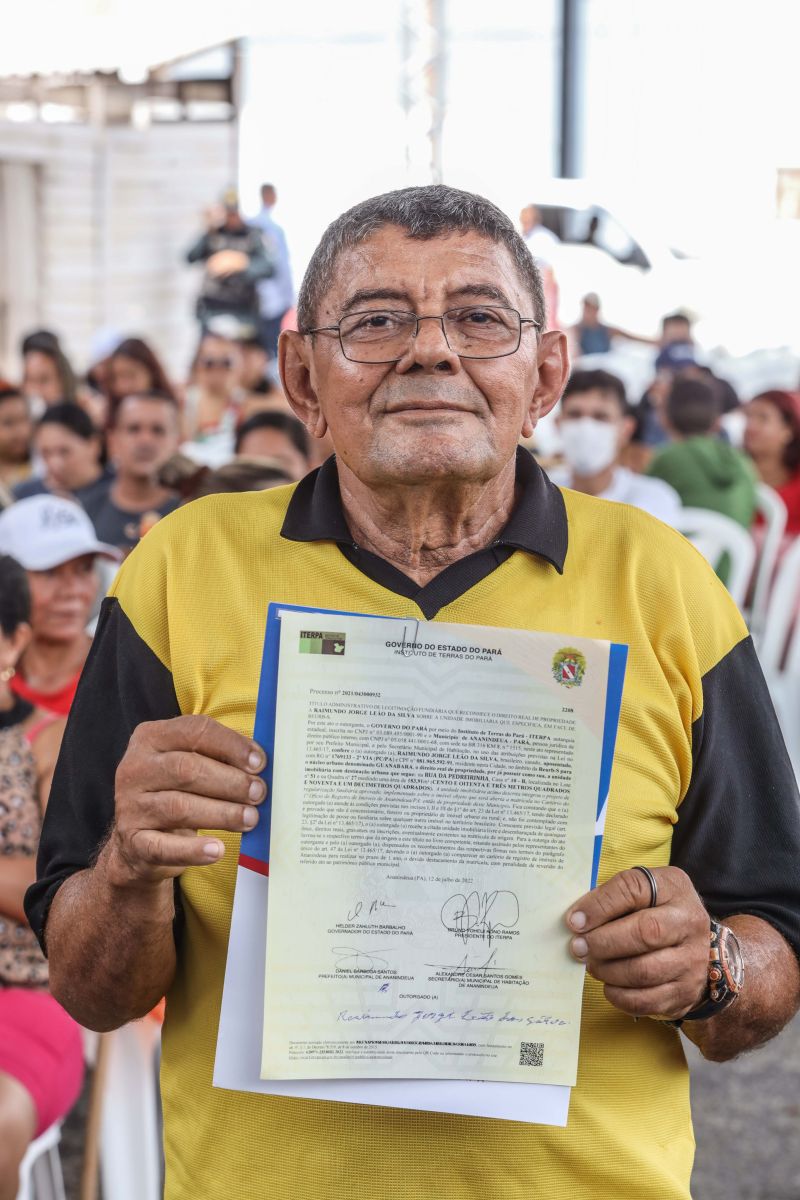 Governador Helder Barbalho Entrega de instrumentos musicais para bandas escolares Fotos Marco Santos/AGPARÁ <div class='credito_fotos'>Foto: Marco Santos / Ag. Pará | <a href='/midias/2022/originais/15275_5eb1813f-8fa4-72d7-4d51-46d58e9df7da.jpg' download><i class='fa-solid fa-download'></i> Download</a></div>