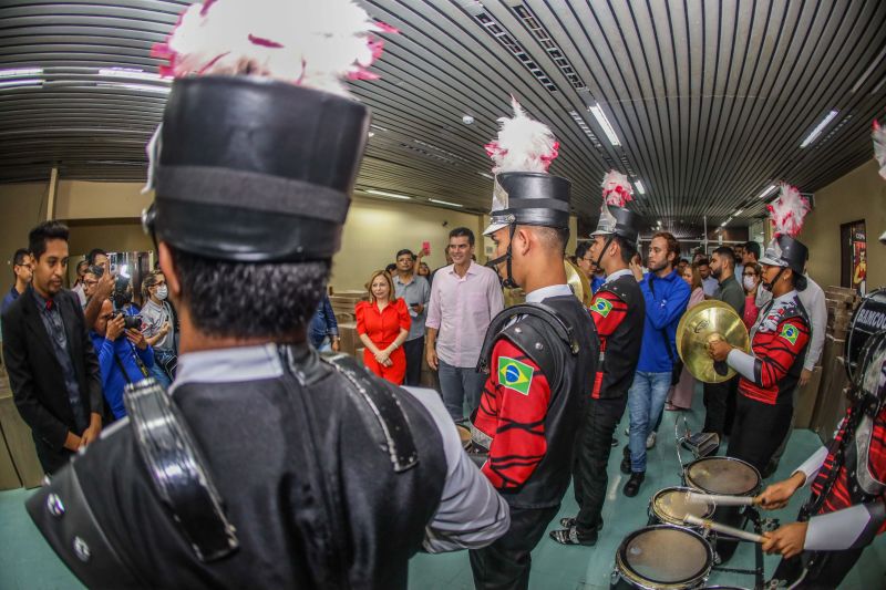 Governador Helder Barbalho Entrega de instrumentos musicais para bandas escolares Fotos Marco Santos/AGPARÁ <div class='credito_fotos'>Foto: Marco Santos / Ag. Pará | <a href='/midias/2022/originais/15275_ebeb8251-540a-0db4-d926-891b89139c51.jpg' download><i class='fa-solid fa-download'></i> Download</a></div>
