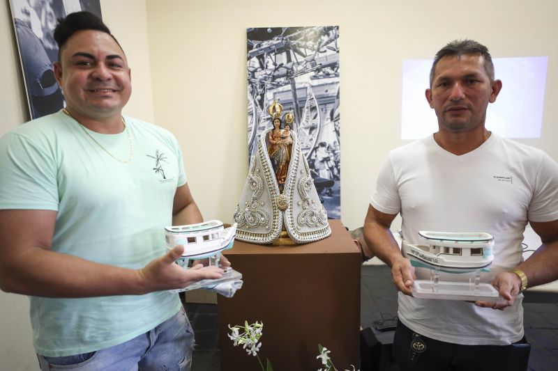 Decorador Elzo Leão, do barco Paulo Santos, 1° categoria A <div class='credito_fotos'>Foto: Pedro Guerreiro / Ag. Pará | <a href='/midias/2022/originais/15282_1a16701c-6d7c-f42d-f507-4074e4eb93bd.jpg' download><i class='fa-solid fa-download'></i> Download</a></div>