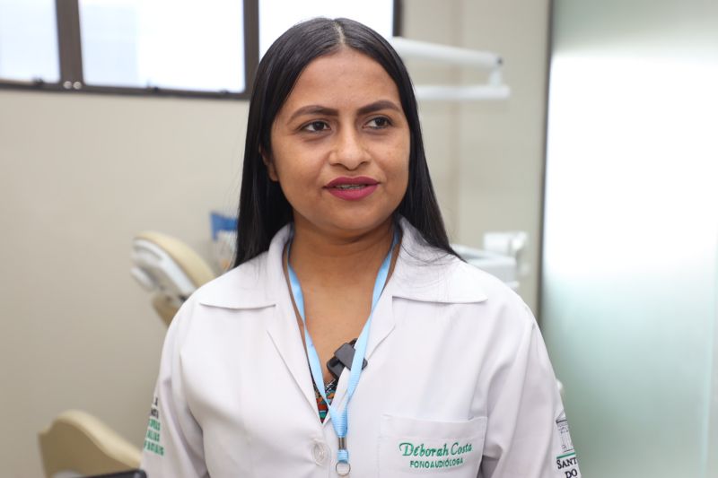 Deborah Costa - Médica fonoaudióloga e responsável técnica do Serviço de Referência em Fissuras e Anomalias Craniofaciais (SFAC) da Fundação Santa Casa de Misericórdia do Pará (FSCMP) <div class='credito_fotos'>Foto: David Alves / Ag Pará   |   <a href='/midias/2022/originais/15349_2569dfd3-803d-4ed4-6c79-69c6795e9a12.jpg' download><i class='fa-solid fa-download'></i> Download</a></div>