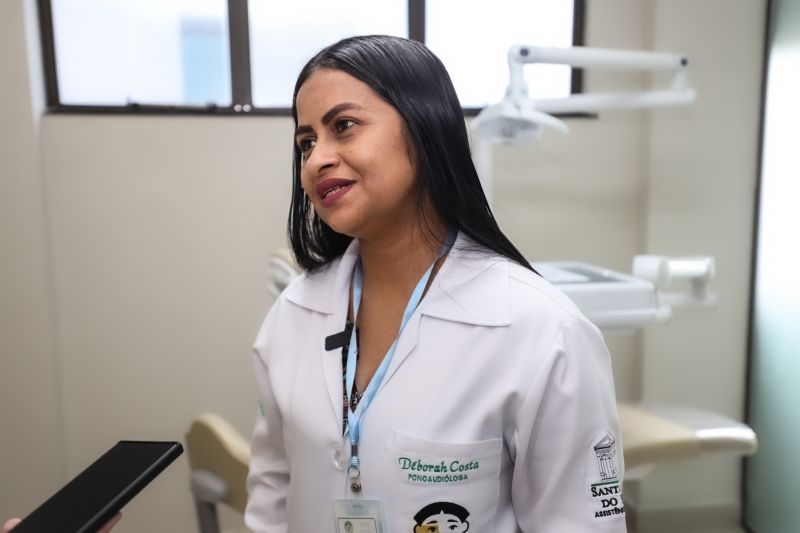 Deborah Costa - Médica fonoaudióloga e responsável técnica do Serviço de Referência em Fissuras e Anomalias Craniofaciais (SFAC) da Fundação Santa Casa de Misericórdia do Pará (FSCMP) <div class='credito_fotos'>Foto: David Alves / Ag Pará   |   <a href='/midias/2022/originais/15349_7a315d52-8fe4-6bde-85c4-e1c061ed5d5b.jpg' download><i class='fa-solid fa-download'></i> Download</a></div>