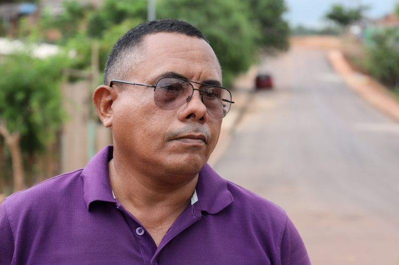 Eulardes Nascimento - morador do bairro São Tomé, onde está sendo realizado a obra de asfalto em Itaituba <div class='credito_fotos'>Foto: Bruno Cecim / Ag.Pará   |   <a href='/midias/2022/originais/15367_6be8ae62-5463-a139-f794-35ef06f4e810.jpg' download><i class='fa-solid fa-download'></i> Download</a></div>