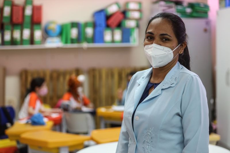 Anna Elvira dos Santos - Professora da Classe Hospitalar <div class='credito_fotos'>Foto: Rodrigo Pinheiro / Ag.Pará   |   <a href='/midias/2022/originais/15383_a03f9f55-e43e-6699-895d-f9d6a8ea8fb9.jpg' download><i class='fa-solid fa-download'></i> Download</a></div>