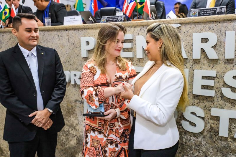 Homenagem primeira Dama, representada dela irmã Isabela lima 
 
PLENÁRIO VEREADOR LUIZ MESQUITA
DA COSTA EM
MARITUBA Fotos Marco Santos/ Ag Pará <div class='credito_fotos'>Foto: Marco Santos / Ag. Pará   |   <a href='/midias/2022/originais/15530_97842886-013d-830b-bb9d-ed6dd083b9d9.jpg' download><i class='fa-solid fa-download'></i> Download</a></div>