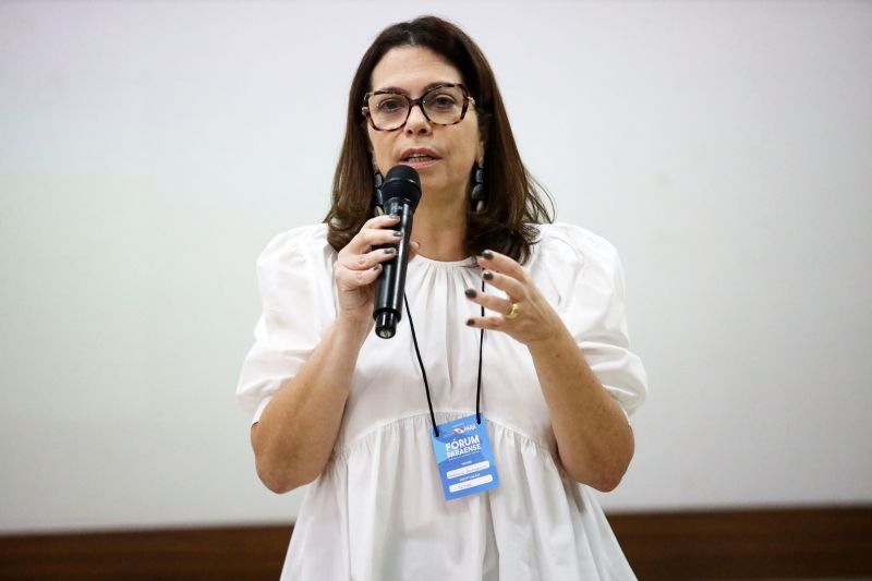 Diretora de Mudanças Climáticas, Serviços Ambientais e Bioeconomia da Secretaria, Camille Bemerguy. <div class='credito_fotos'>Foto: Bruno Cecim / Ag.Pará | <a href='/midias/2022/originais/15541_06d01399-14fe-7a89-0ae5-d2df83885bb2.jpg' download><i class='fa-solid fa-download'></i> Download</a></div>