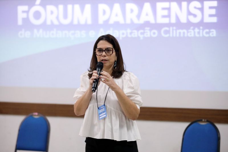 Diretora de Mudanças Climáticas, Serviços Ambientais e Bioeconomia da Secretaria, Camille Bemerguy. <div class='credito_fotos'>Foto: Bruno Cecim / Ag.Pará | <a href='/midias/2022/originais/15541_a9c35617-60e3-20c6-425c-16bf38e09b24.jpg' download><i class='fa-solid fa-download'></i> Download</a></div>
