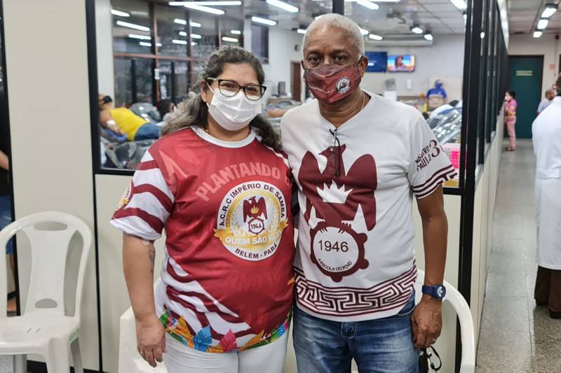 REPRSENTANTES DO QUEM SÃO ELES FESTEJAM NIER DE ESXOLA DE SANGUE COM DOAÇÃO DE SANGUE